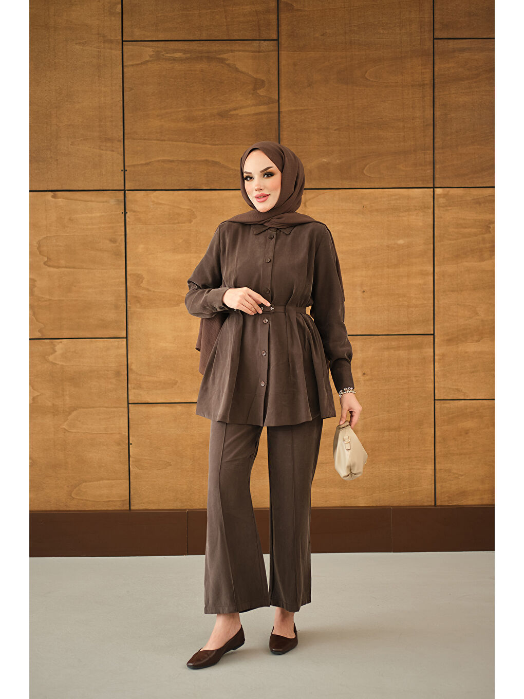 Kadın Kendinden Kemer Geçirme Detaylı Gömlek Yaka Takım Kahverengi-3