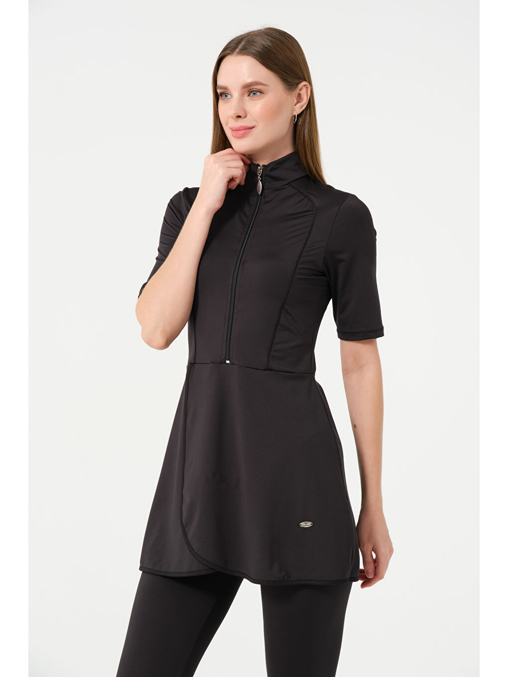 Siyah Kadın Kapalı Dik Yaka Fermuarlı Yarım Kol Kaprili Mayo-1