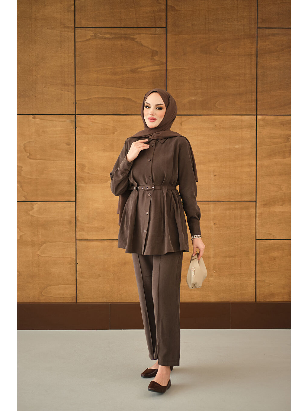 Kadın Kendinden Kemer Geçirme Detaylı Gömlek Yaka Takım Kahverengi-4