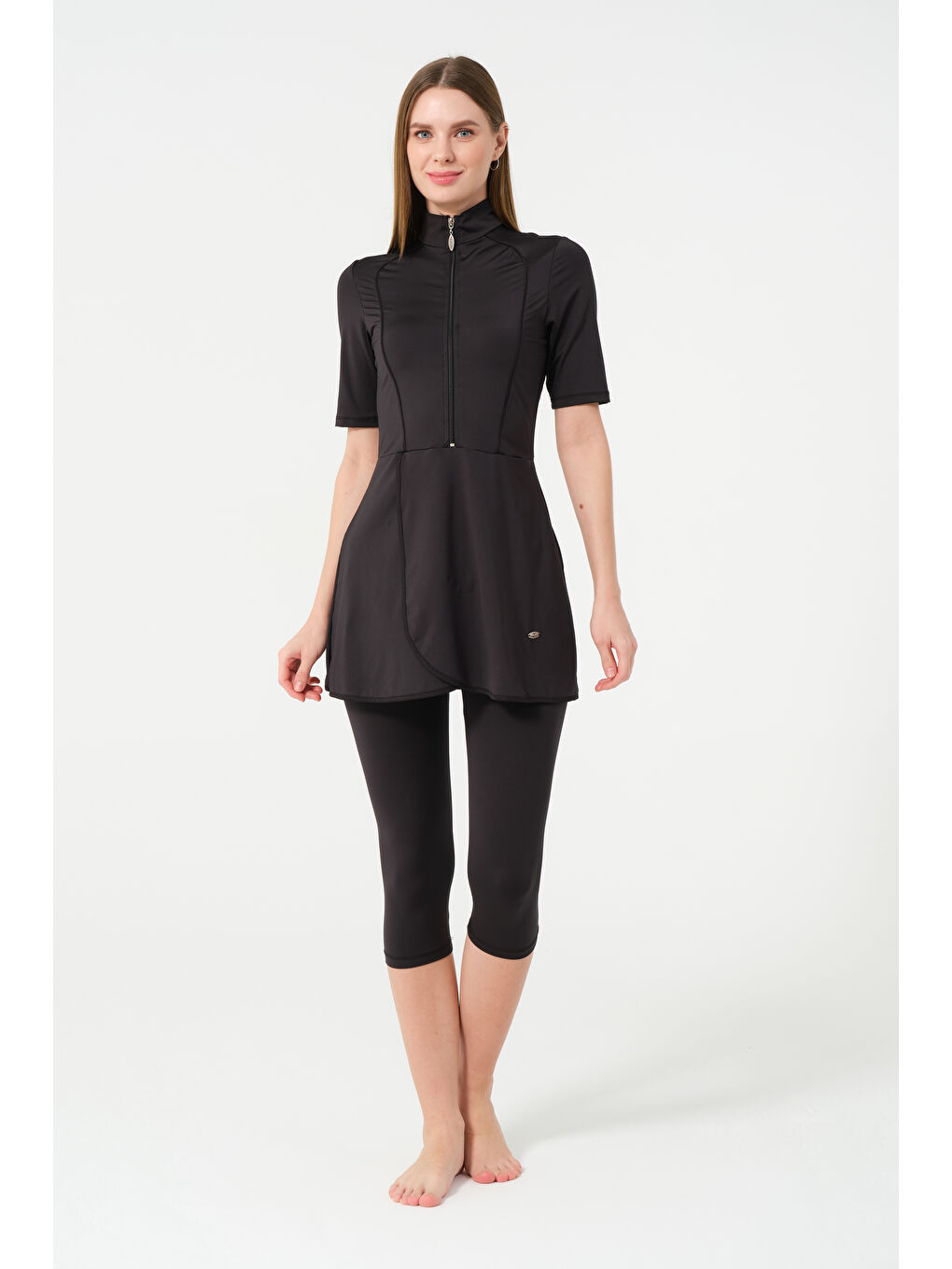 Siyah Kadın Kapalı Dik Yaka Fermuarlı Yarım Kol Kaprili Mayo-2