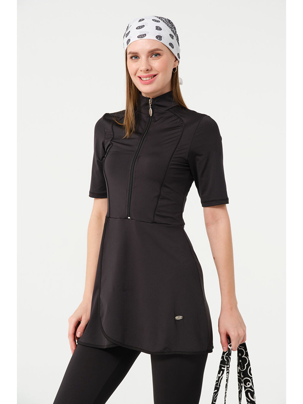 Siyah Kadın Kapalı Dik Yaka Fermuarlı Yarım Kol Kaprili Mayo-3