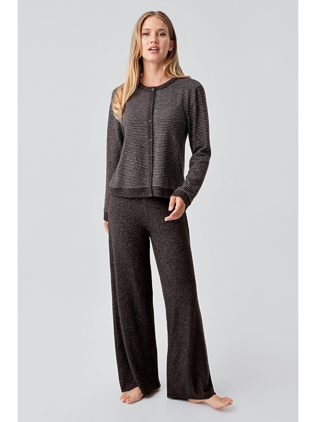 Kahverengi Uzun Kollu Düğmeli Esnek Yumuşak Dokulu Viskoz Pijama Takım 18204