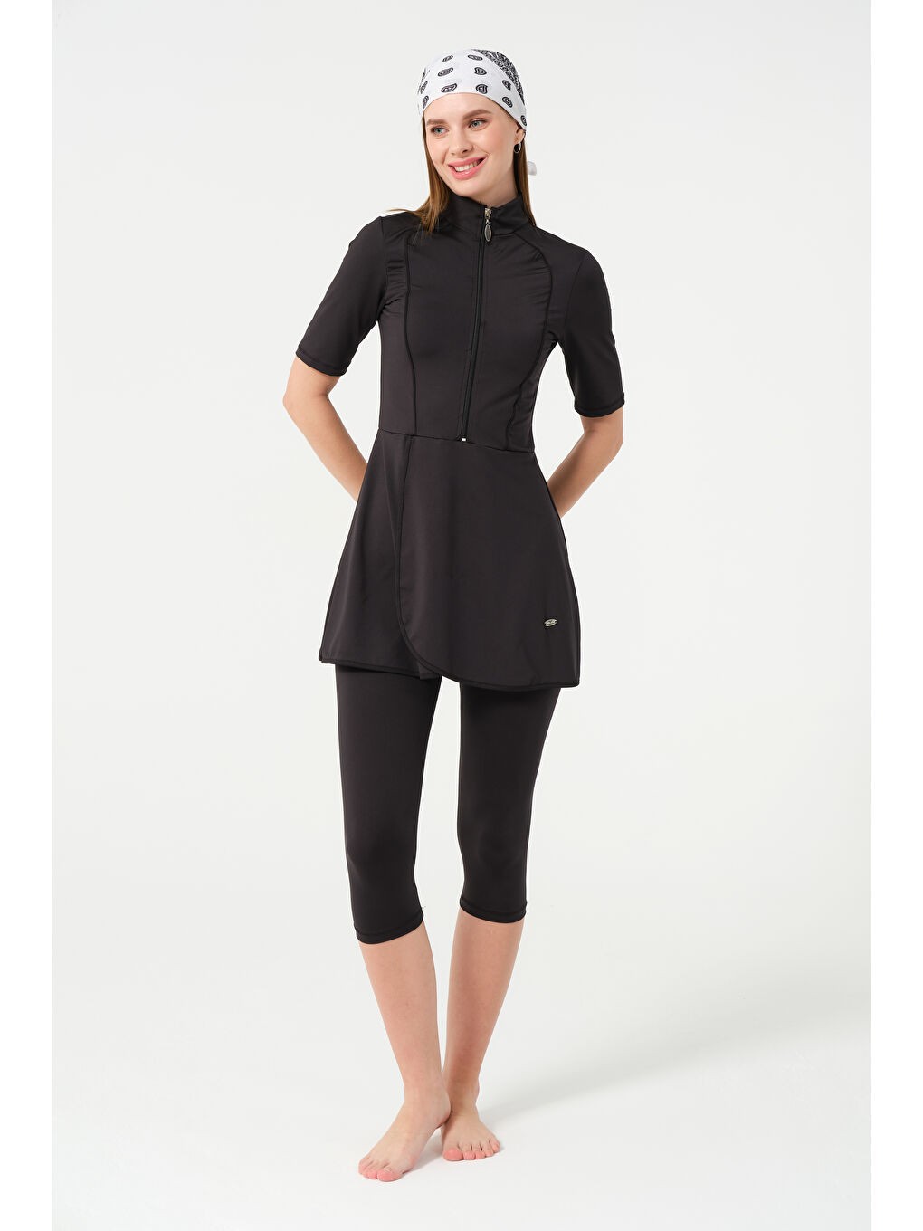 Siyah Kadın Kapalı Dik Yaka Fermuarlı Yarım Kol Kaprili Mayo-5