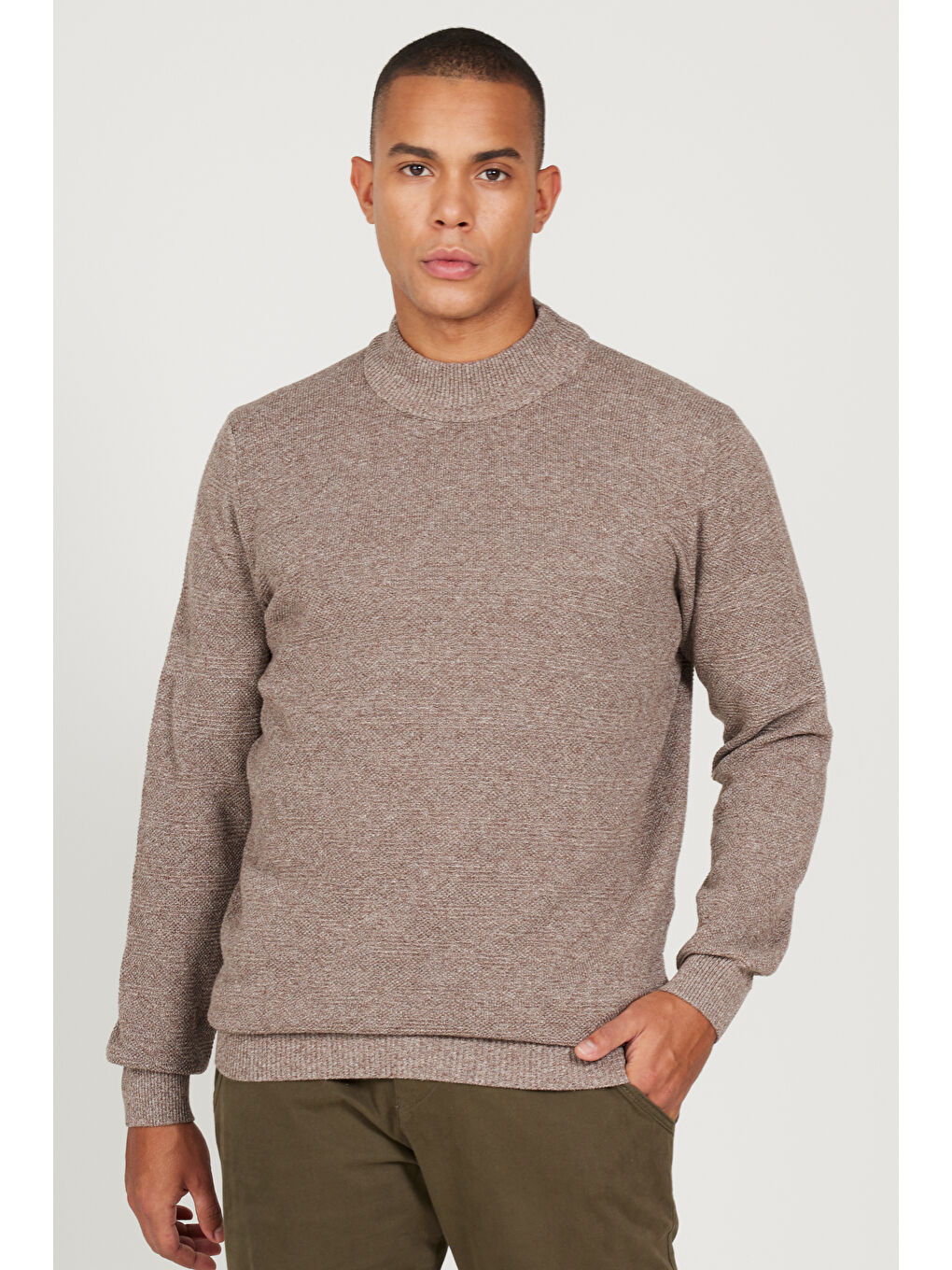 Kahverengi Erkek Kahve-Ekru Recycle Standart Fit Normal Kesim Yarım Balıkçı Yaka Pamuklu Jakarlı Triko Kazak