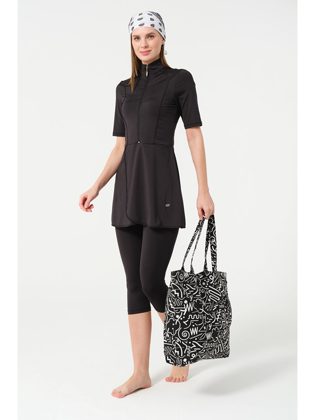 Siyah Kadın Kapalı Dik Yaka Fermuarlı Yarım Kol Kaprili Mayo-6