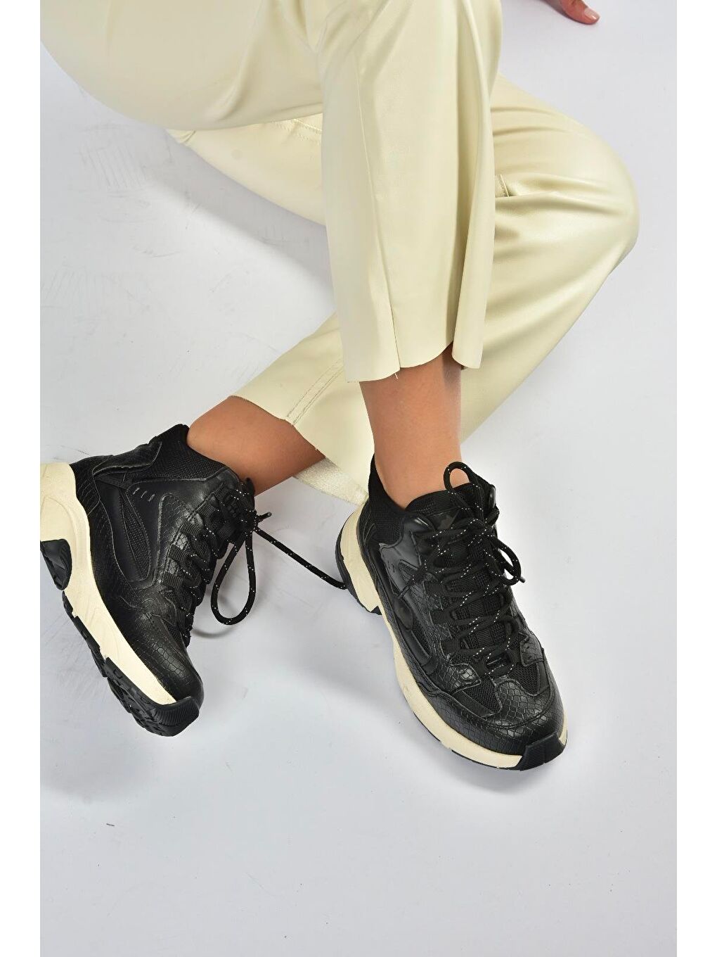 Siyah Kadın Spor V312415009