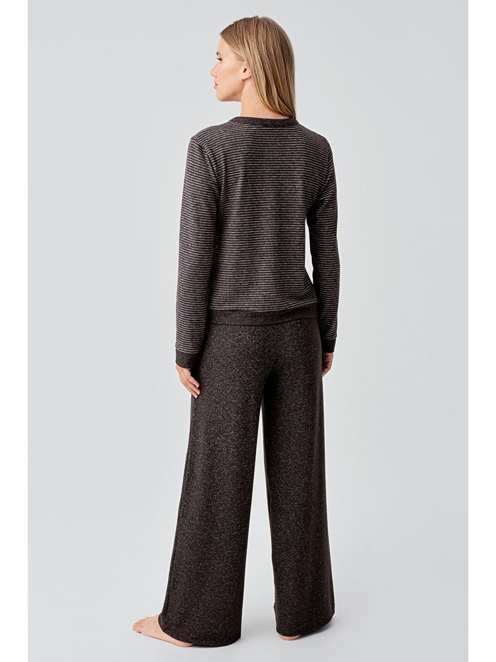 Kahverengi Uzun Kollu Düğmeli Esnek Yumuşak Dokulu Viskoz Pijama Takım 18204-2