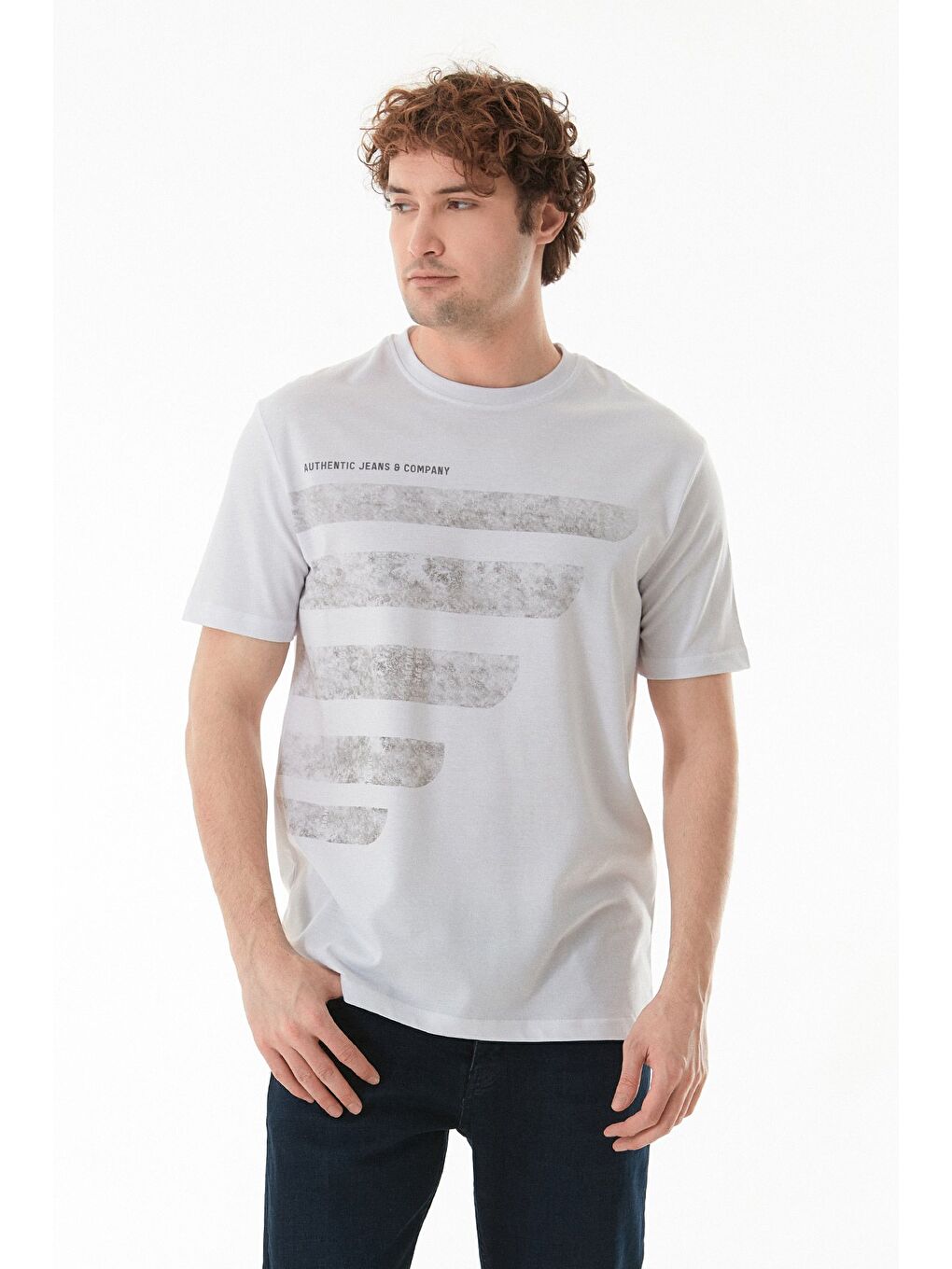 Beyaz Yazı Baskılı Bisiklet Yaka Tişört-1