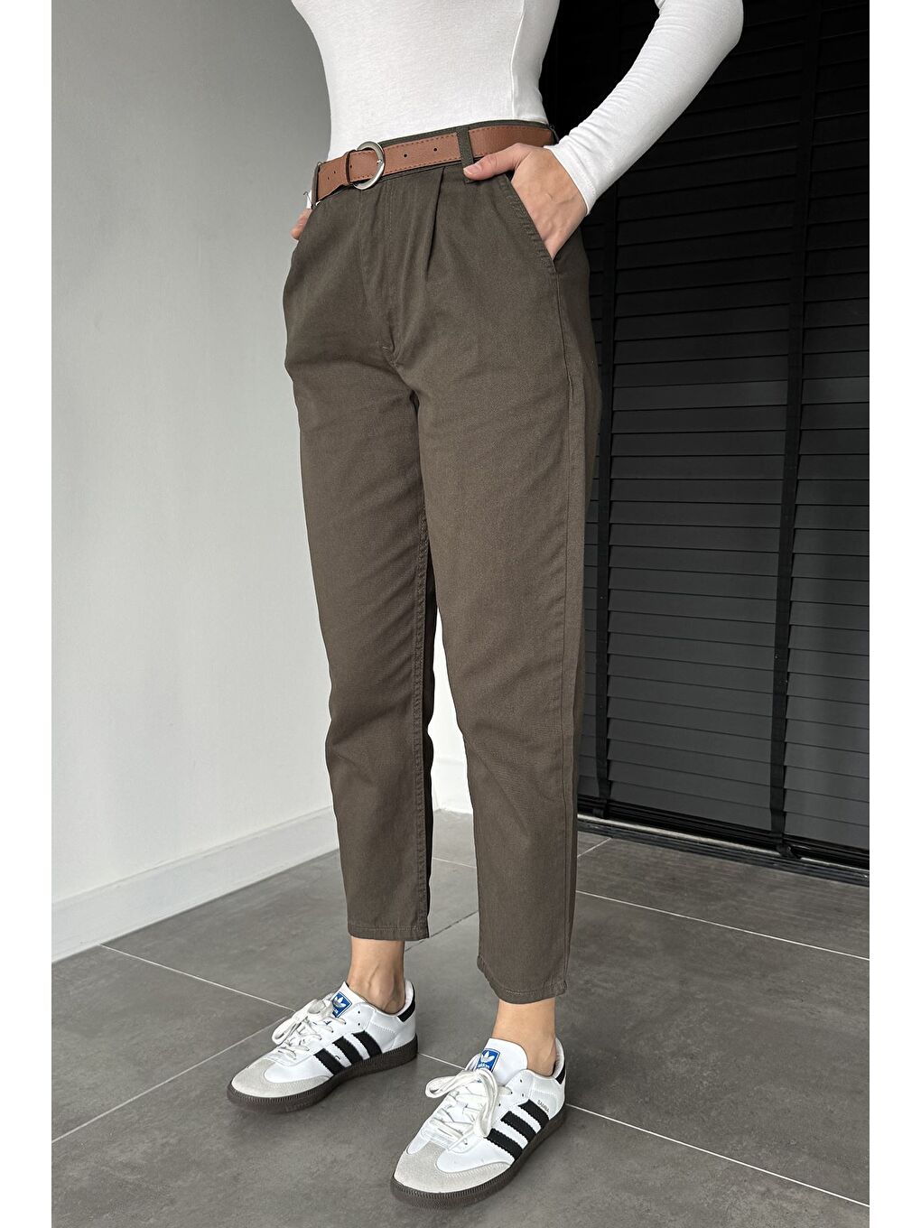 Haki Kadın Kemer Aksesuarlı Gabardin Pantolon-1