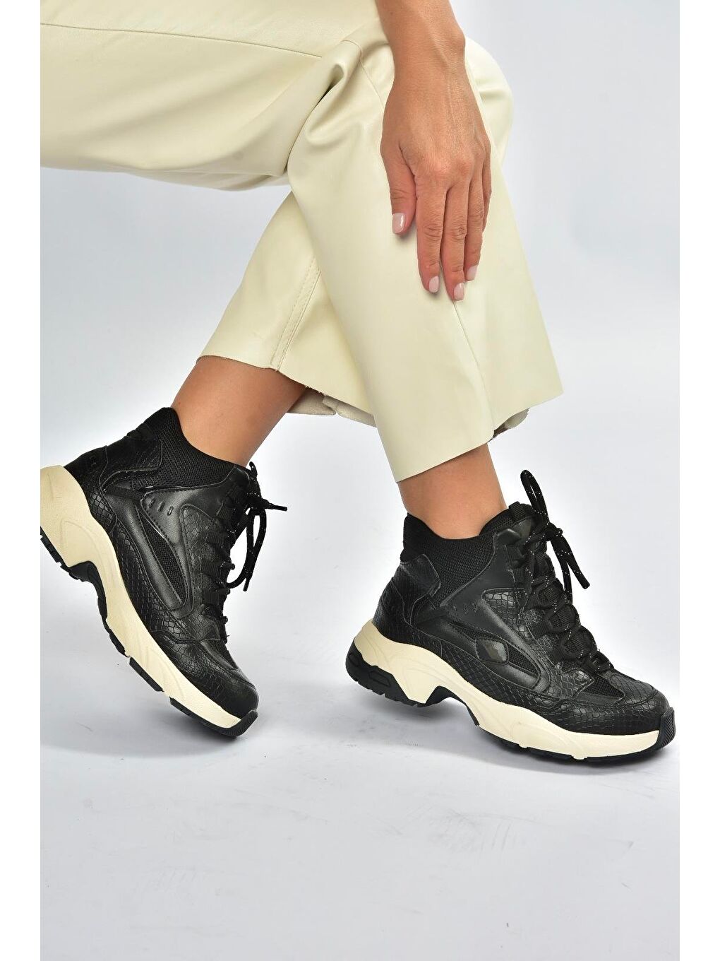 Siyah Kadın Spor V312415009-1