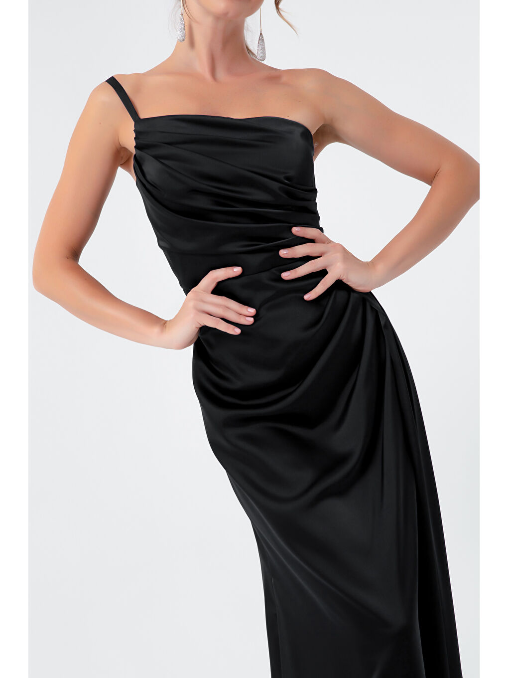 Kadın Siyah Tek Omuzlu Saten Abiye & Mezuniyet Elbisesi-2