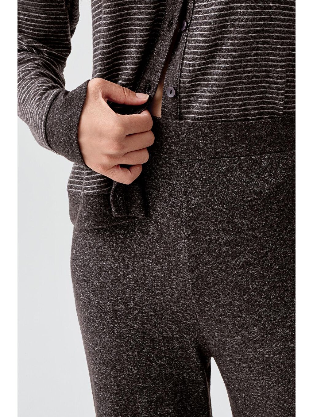 Kahverengi Uzun Kollu Düğmeli Esnek Yumuşak Dokulu Viskoz Pijama Takım 18204-3