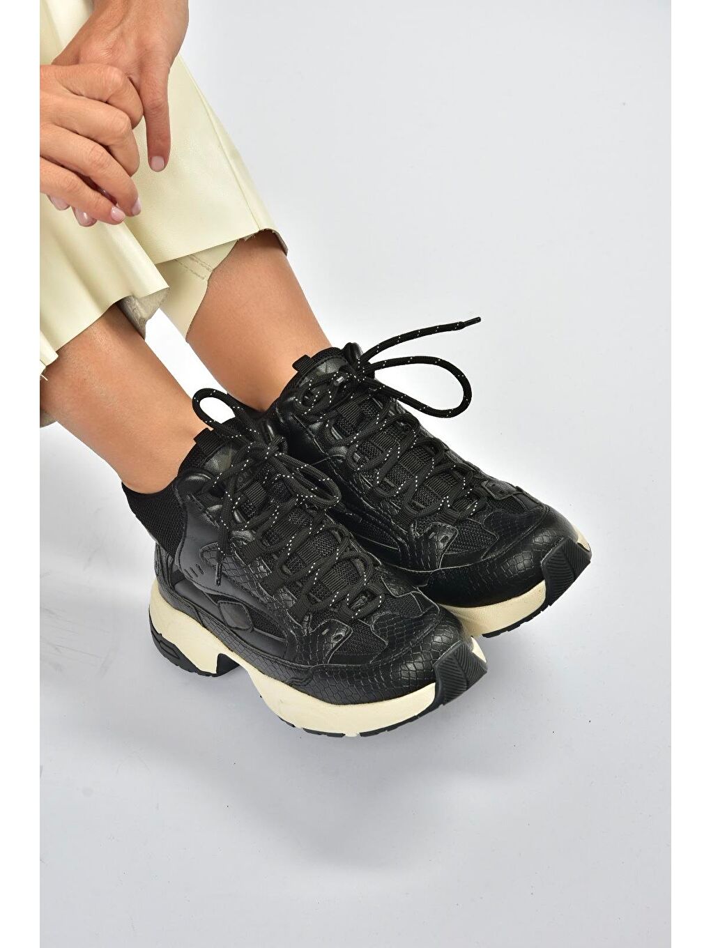 Siyah Kadın Spor V312415009-2