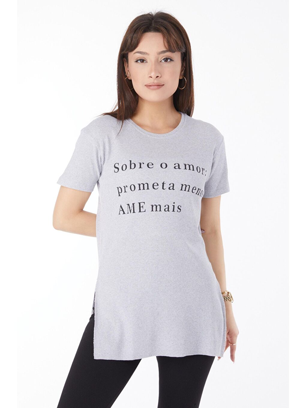 TOFİSA Gri Düz Bisiklet Yaka Kadın Gri Baskılı Yırtmaçlı T-shirt - 24792 - 1