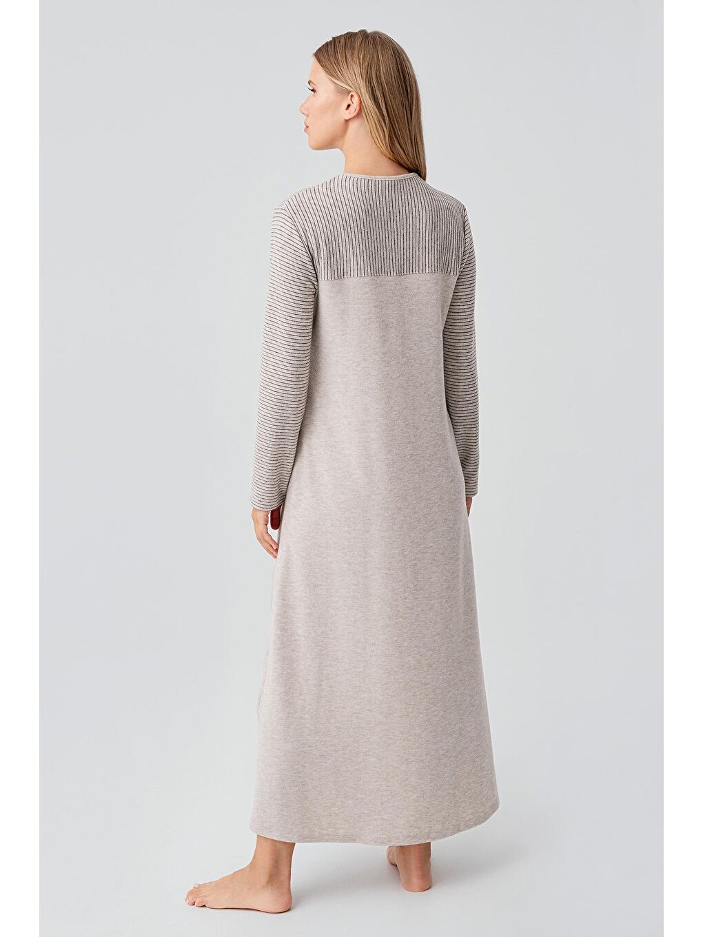 Bej Uzun Kollu Düğmeli Esnek Yumuşak Dokulu Viskoz Gecelik 18103-2