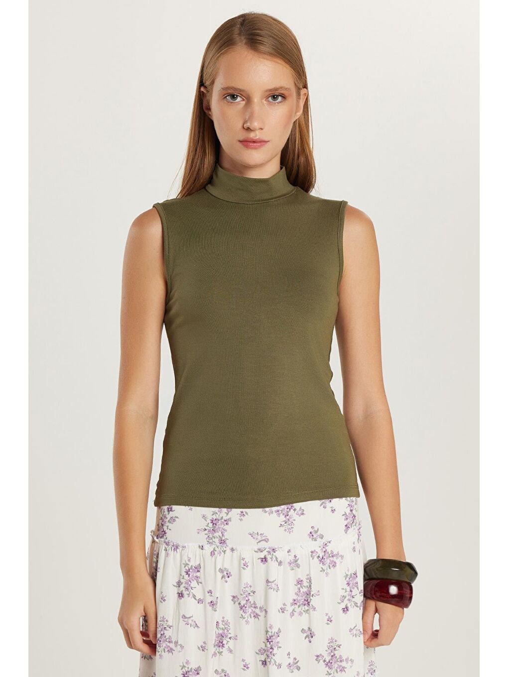 Kadın Regular Fit Klasik Kesim Viskon Kumaş Balıkçı Yaka Sıfır Kol Haki Bluz-3