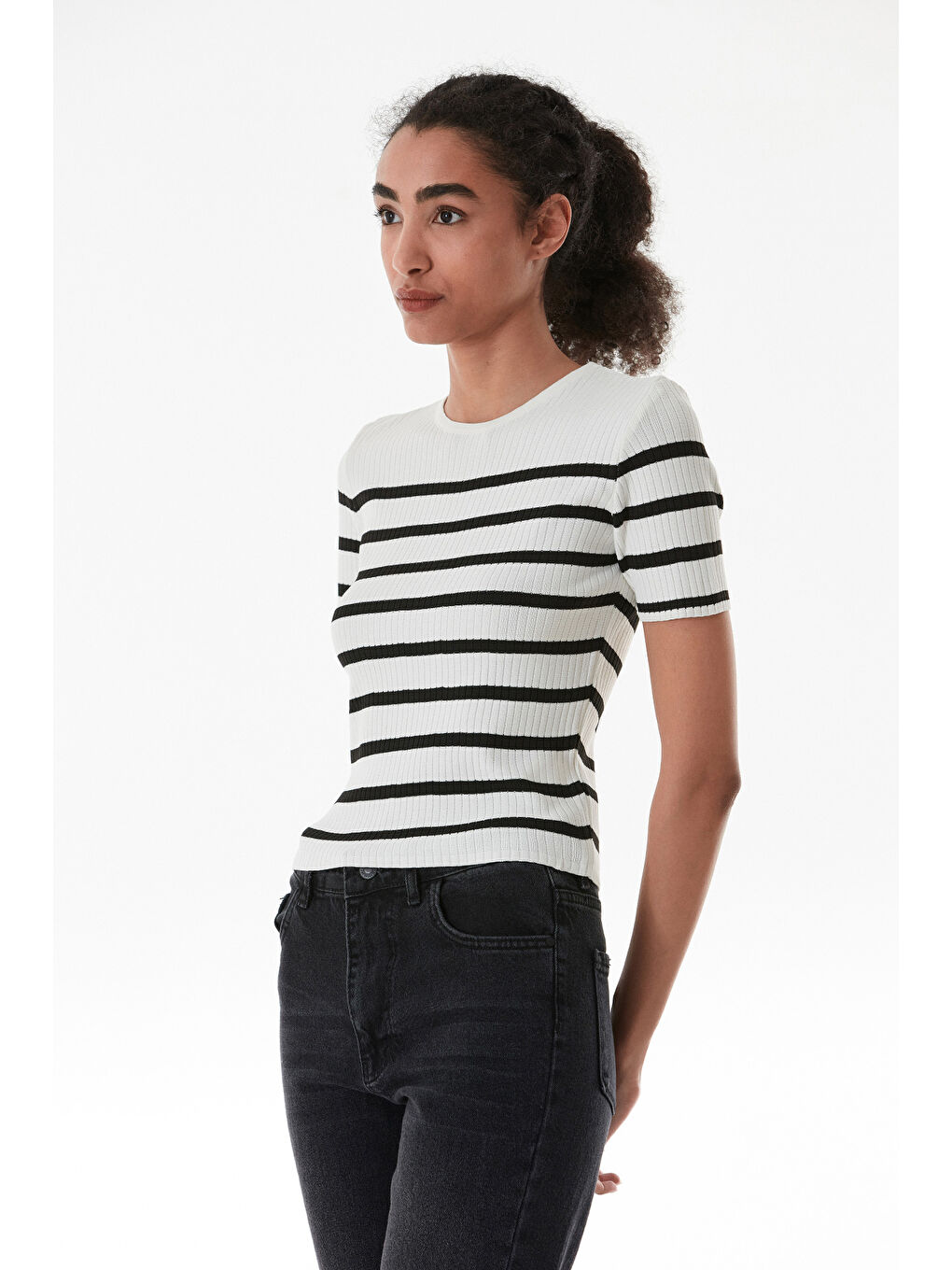 Beyaz Çizgili Fitilli Bisiklet Yaka Triko Bluz-2