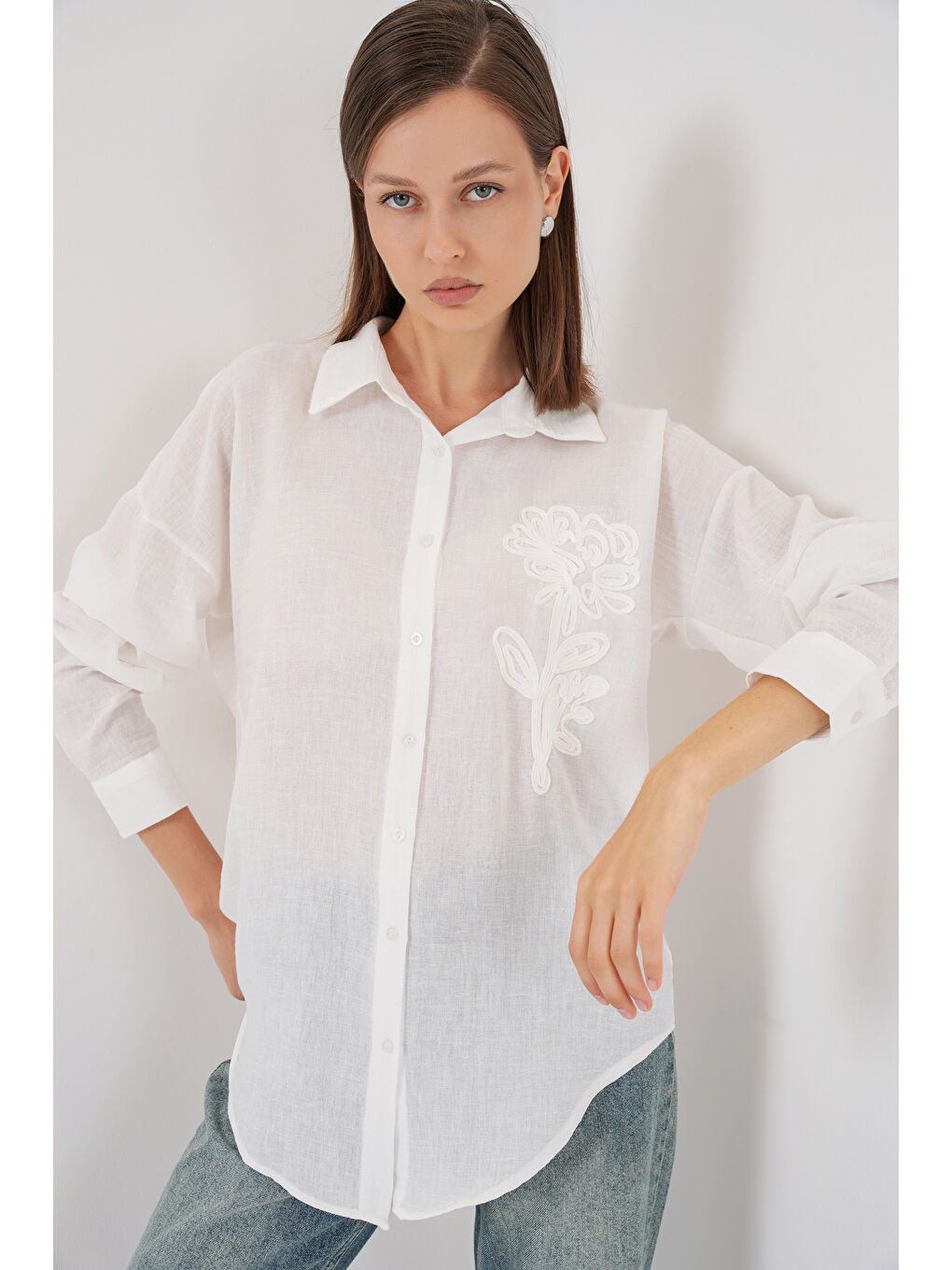 Kadın Nakışlı Oversize Gömlek 20338 - Beyaz-3