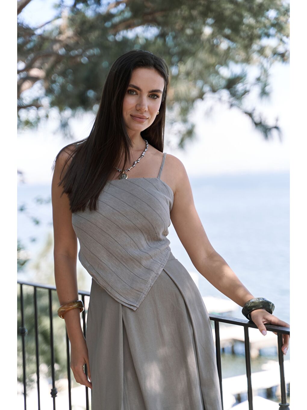 Bej Kita Üçgen Detay Çizgili Vizon Keten Crop