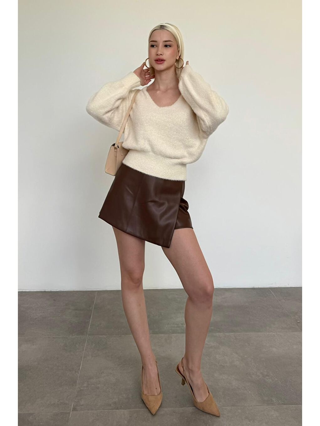 Bej Vanilya V Yaka Yumuşak Dokulu Kadın Kazak Mg2499-3