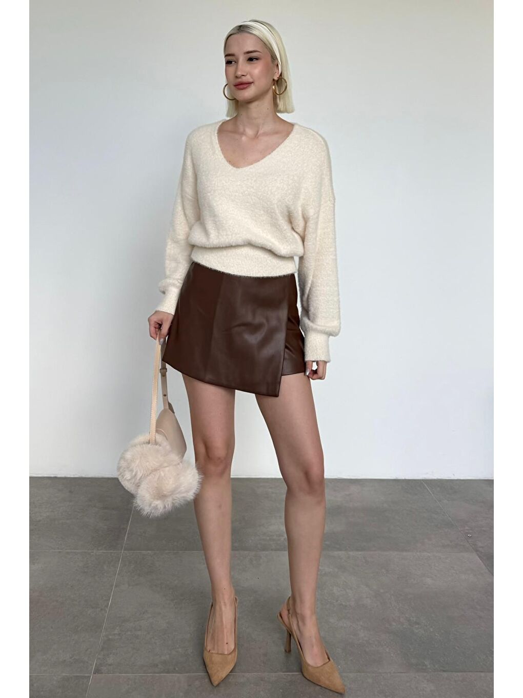 Bej Vanilya V Yaka Yumuşak Dokulu Kadın Kazak Mg2499-4