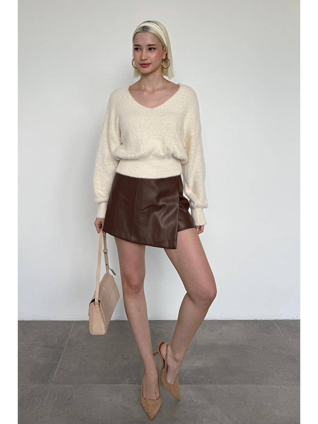 Bej Vanilya V Yaka Yumuşak Dokulu Kadın Kazak Mg2499-5