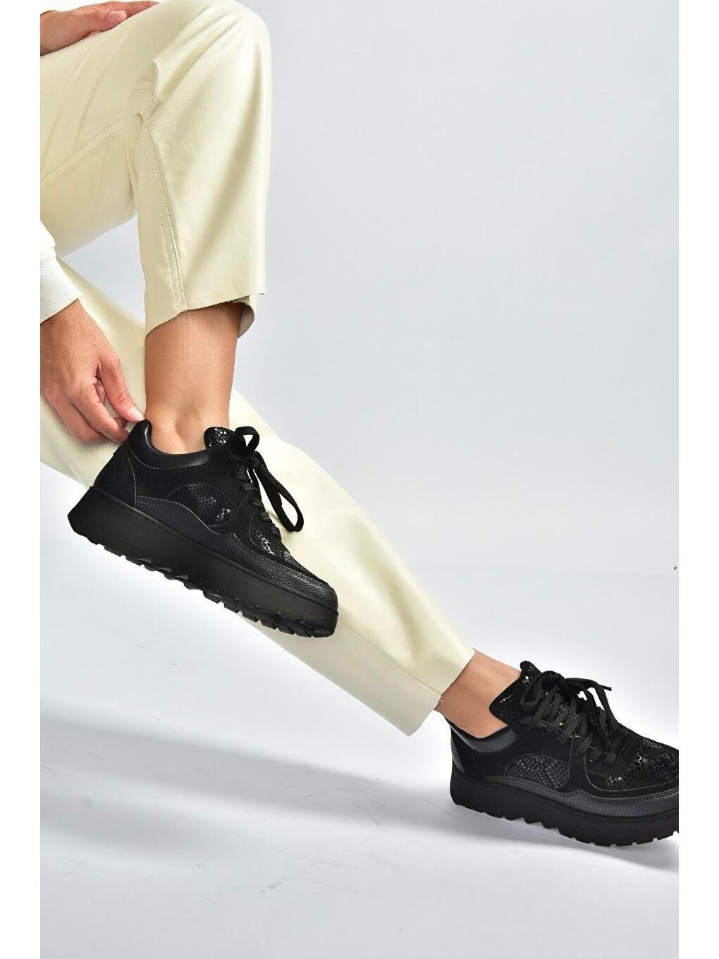 Siyah Kadın Spor V820720309-1