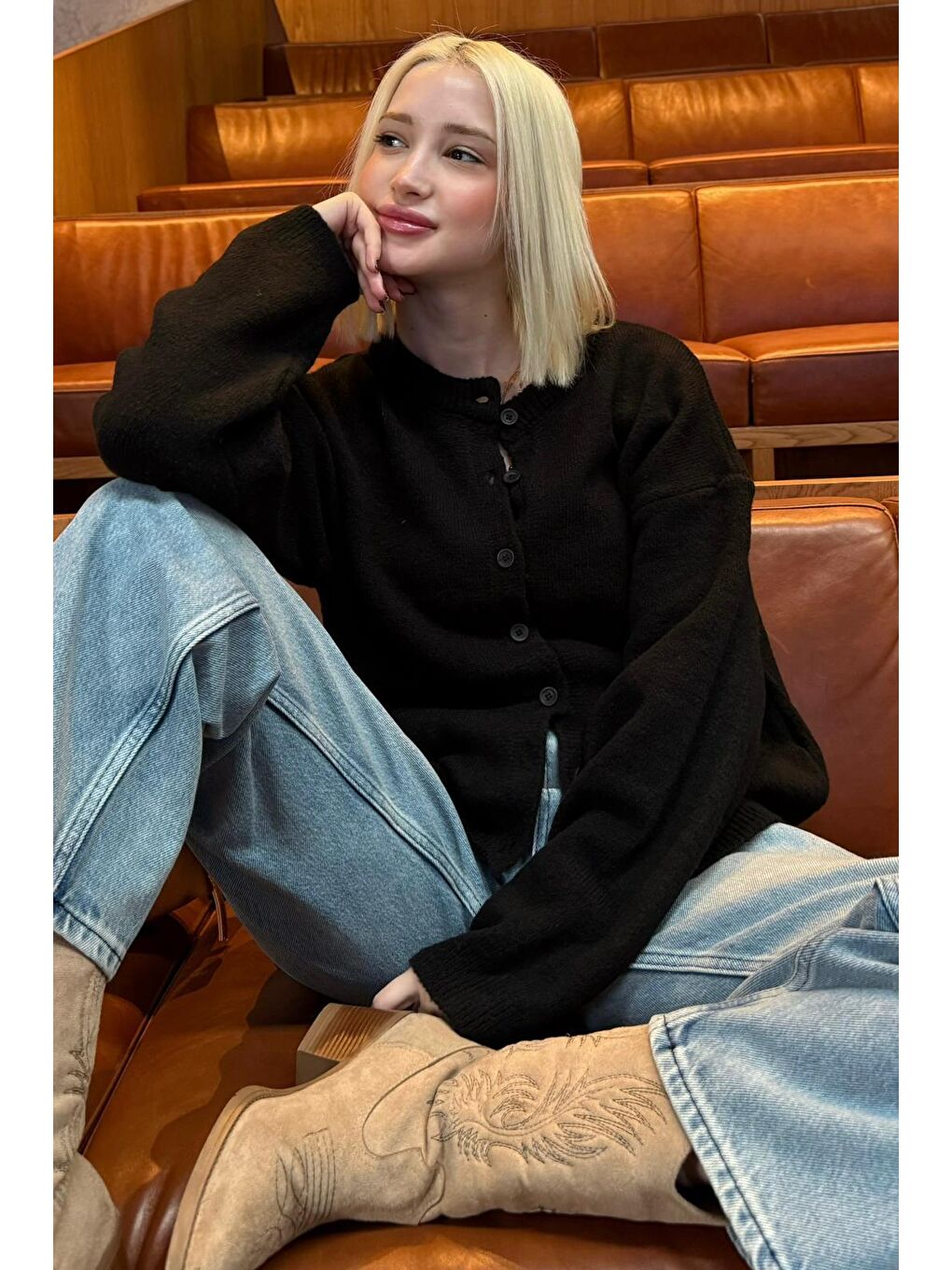 Siyah Rahat Kalıp Düğmeli Triko Kadın Hırka Mg2552-2