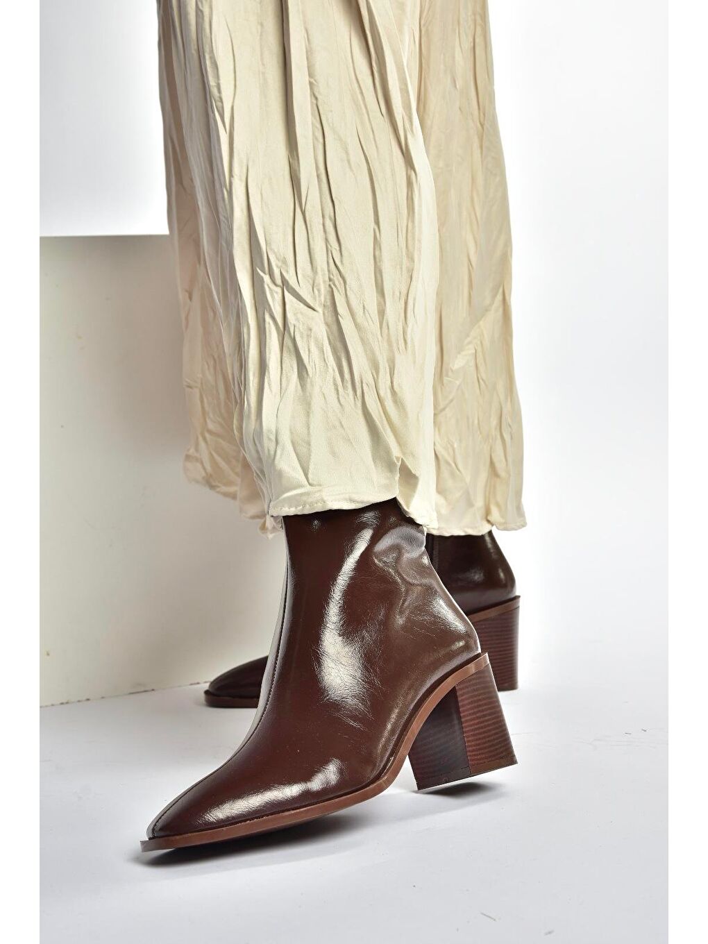 Kahverengi Kadın Bot V250330309-2