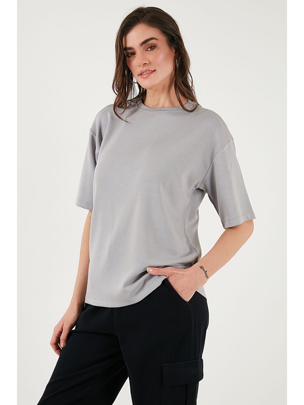 Gri Streç Oversize Fit Bisiklet Yaka Kadın T Shirt 5865911-1