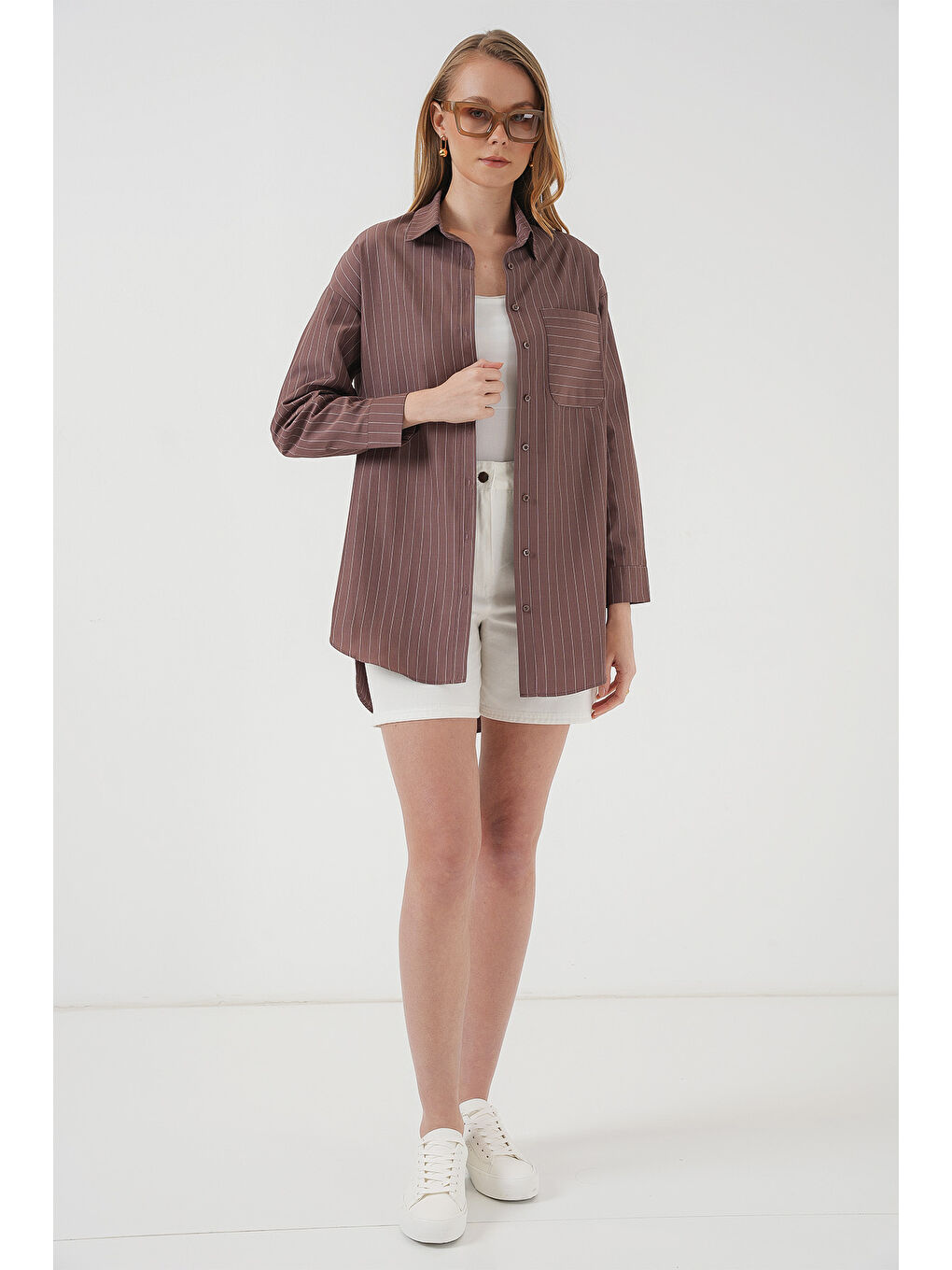 20217 Cep Detaylı Çizgili Oversize Gömlek - Kahverengi-1