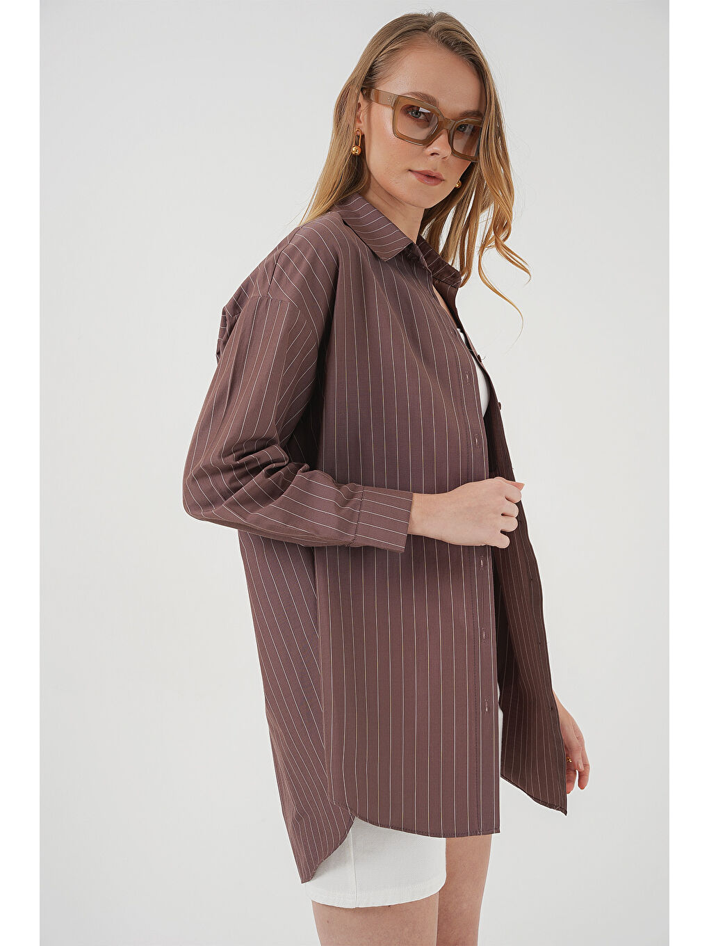 20217 Cep Detaylı Çizgili Oversize Gömlek - Kahverengi-3