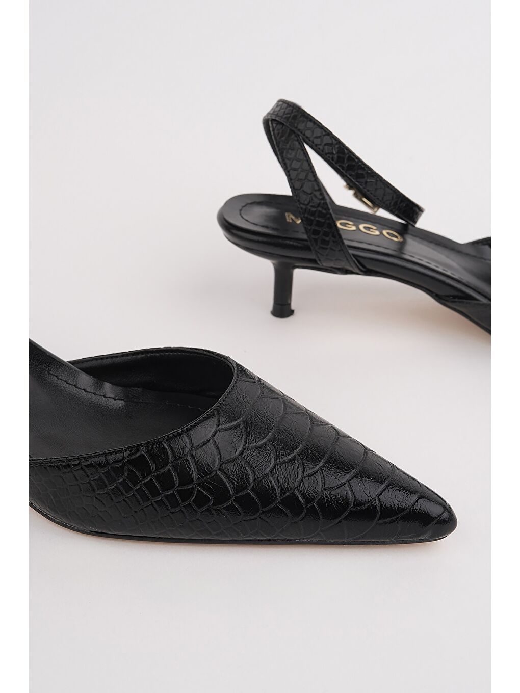Siyah KİCK Kadın Kroko Desenli Sivri Burun İnce Topuklu Bilekten Bağlamalı Ayakkabı-2