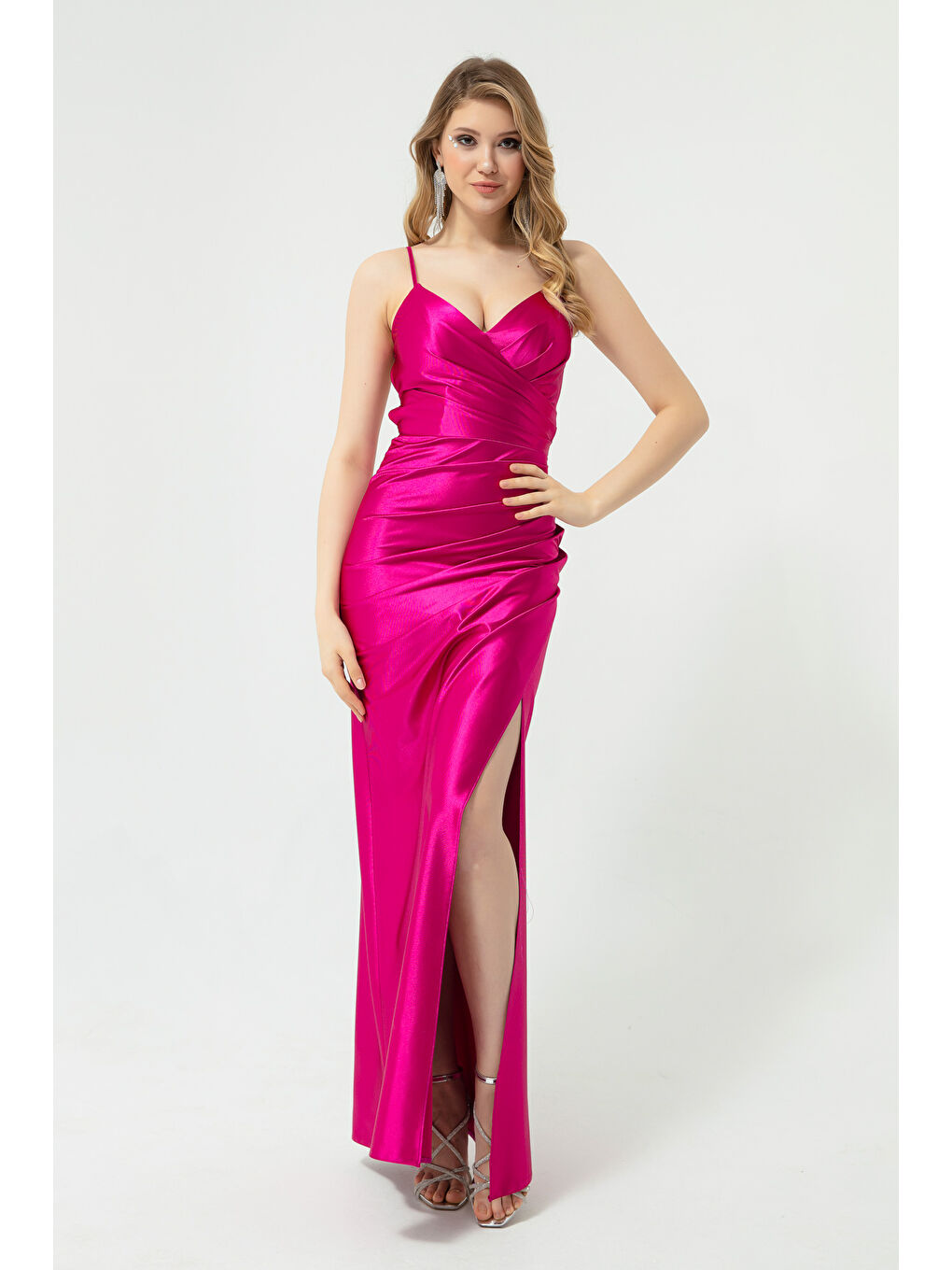Kadın Fuşya Sırt Dekolteli Yırtmaçlı Uzun Abiye Elbise-2