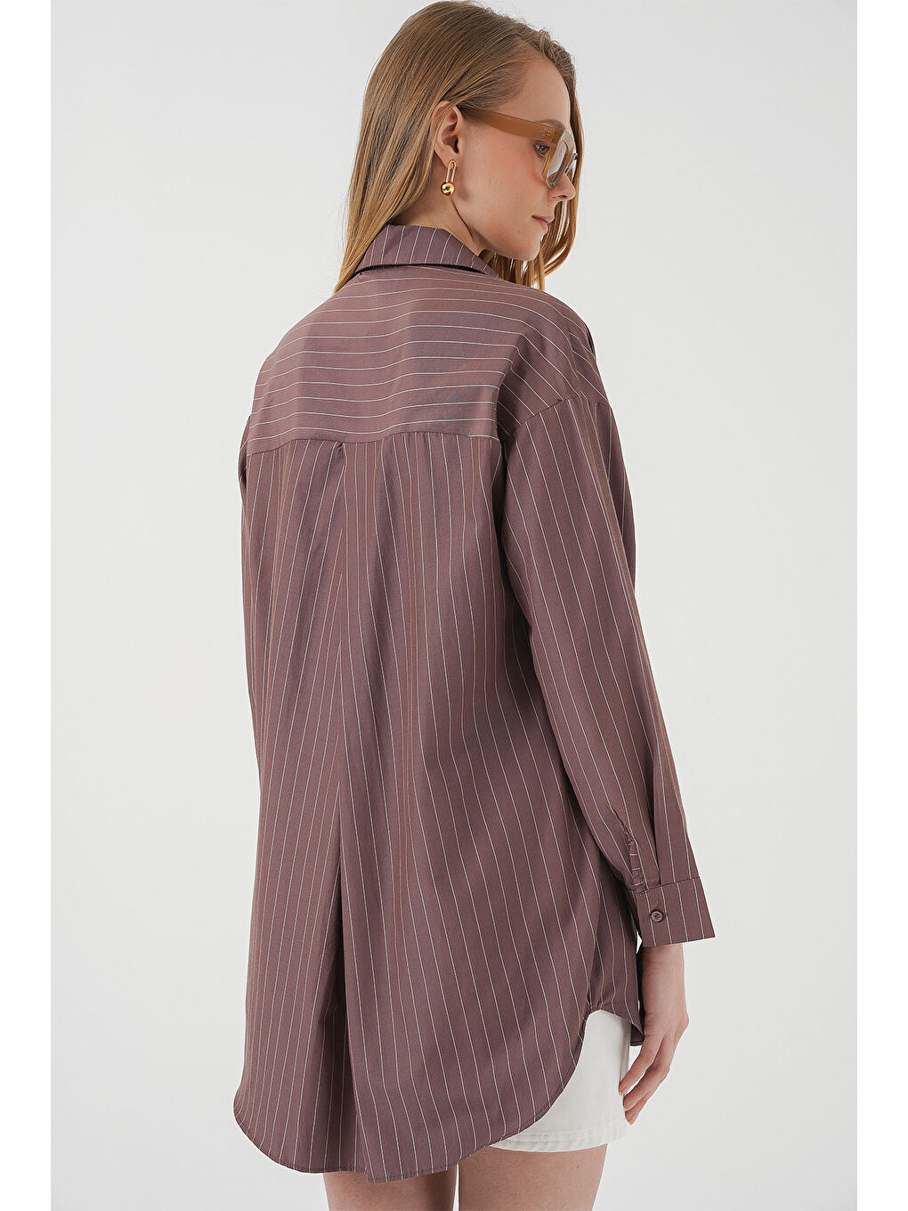 20217 Cep Detaylı Çizgili Oversize Gömlek - Kahverengi-6
