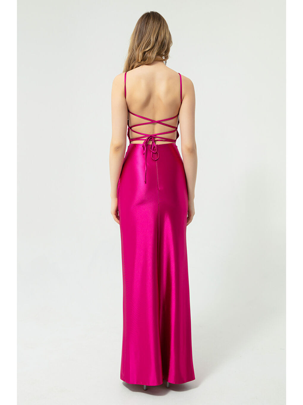 Kadın Fuşya Sırt Dekolteli Yırtmaçlı Uzun Abiye Elbise-3