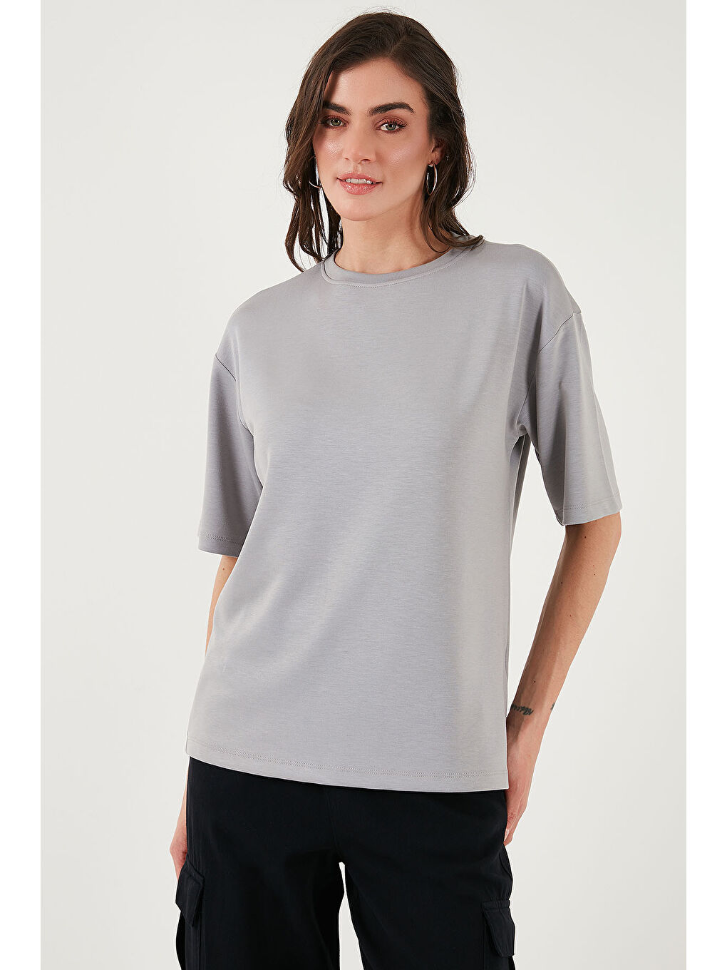 Gri Streç Oversize Fit Bisiklet Yaka Kadın T Shirt 5865911-4