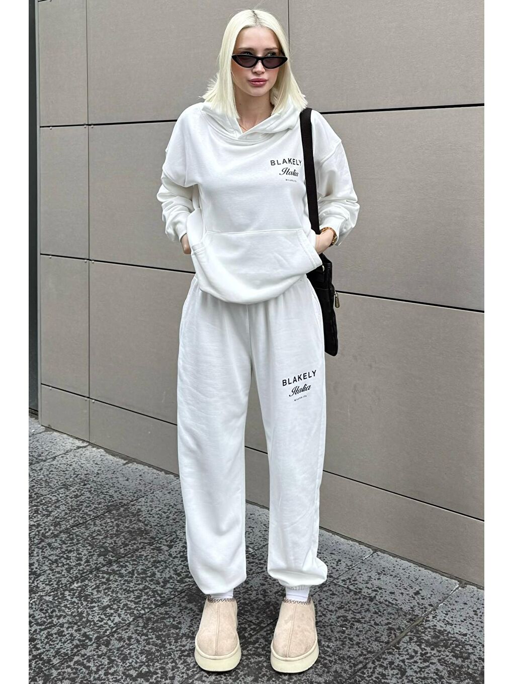 Beyaz Kapüşonlu Sırt Baskılı Kadın Eşofman Takımı Mg2187