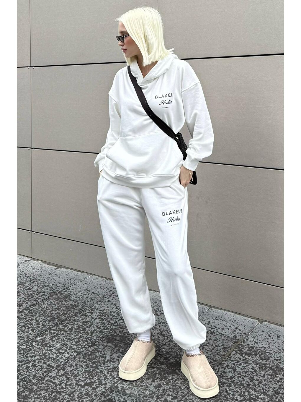 Beyaz Kapüşonlu Sırt Baskılı Kadın Eşofman Takımı Mg2187-1