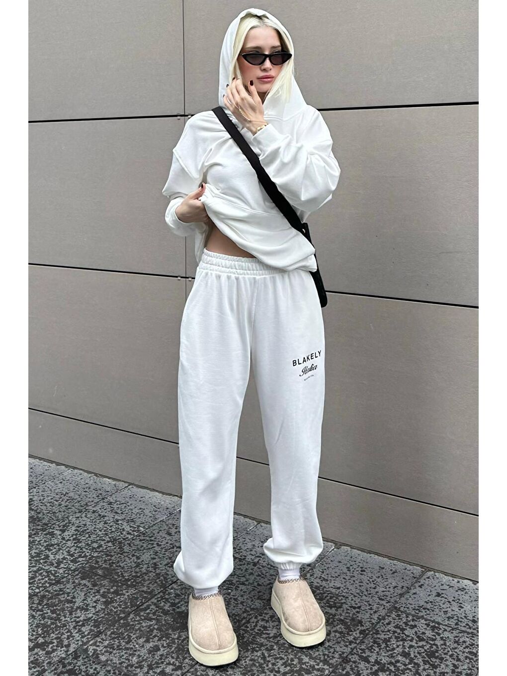 Beyaz Kapüşonlu Sırt Baskılı Kadın Eşofman Takımı Mg2187-2