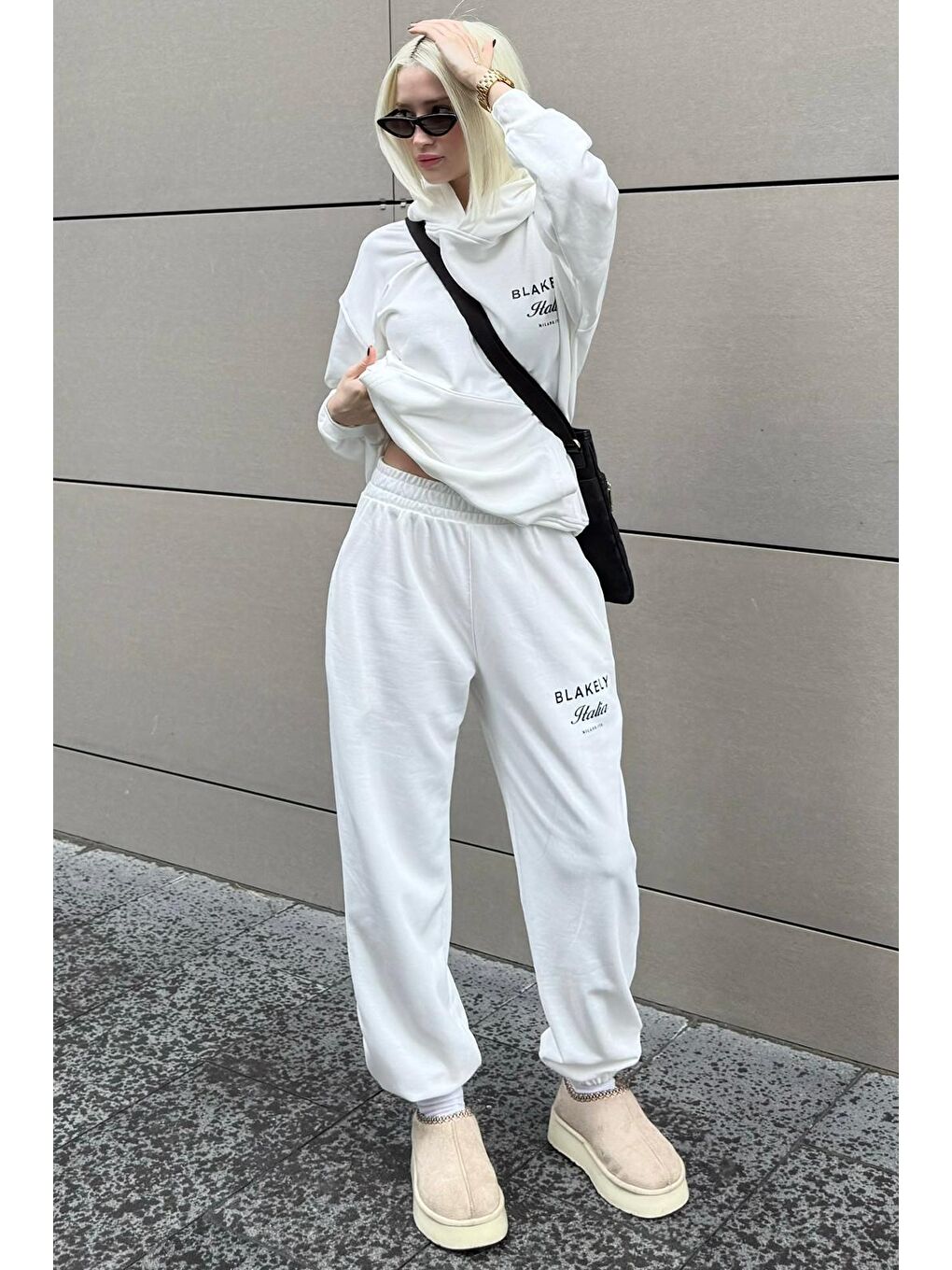 Beyaz Kapüşonlu Sırt Baskılı Kadın Eşofman Takımı Mg2187-3