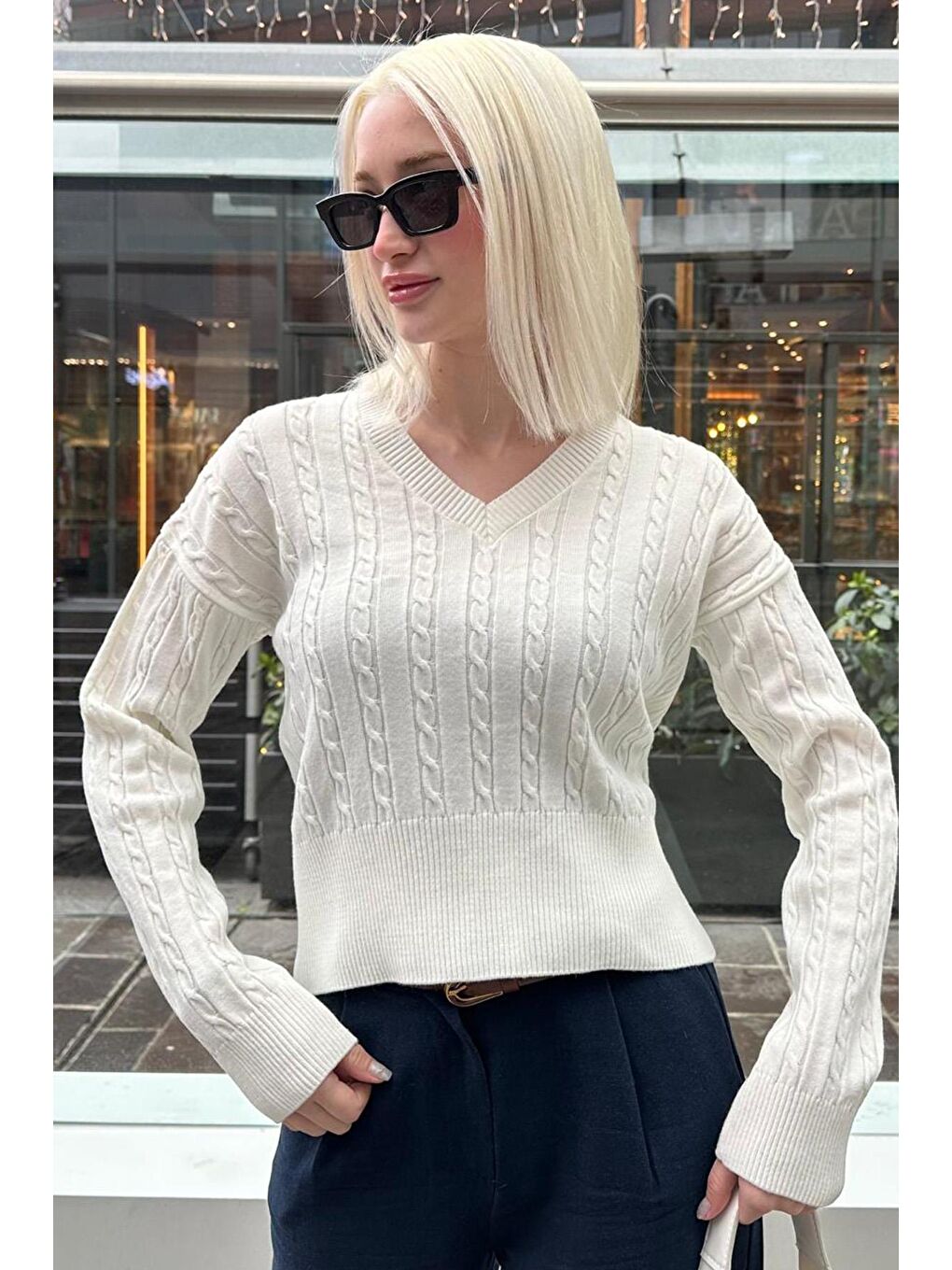 Beyaz Kemik Rengi V Yaka Örgülü Triko Kadın Kazak Mg2257