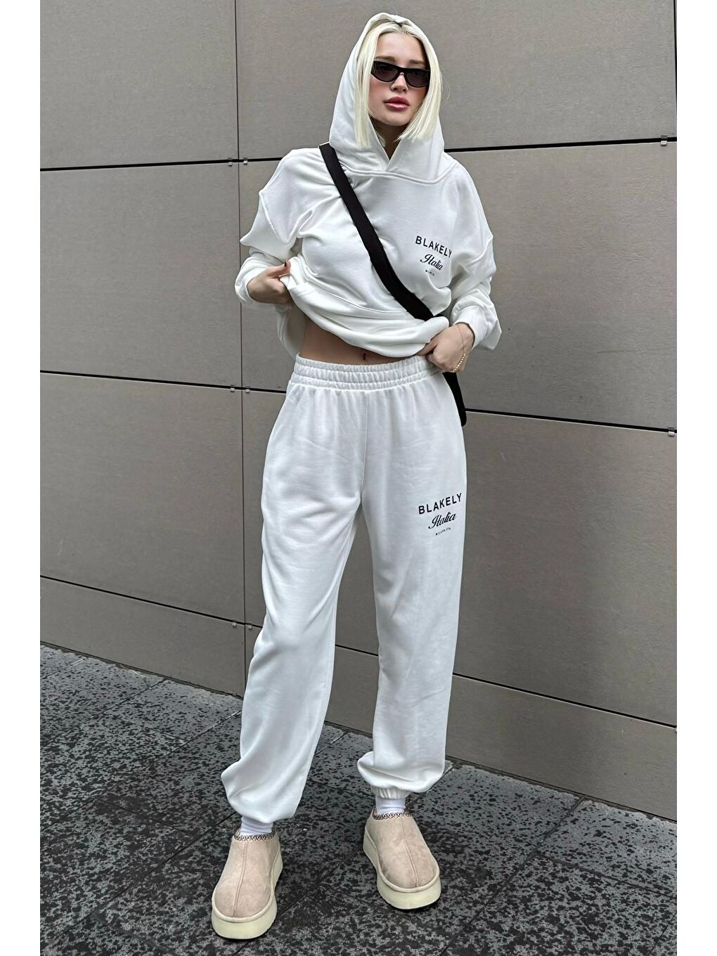 Beyaz Kapüşonlu Sırt Baskılı Kadın Eşofman Takımı Mg2187-4