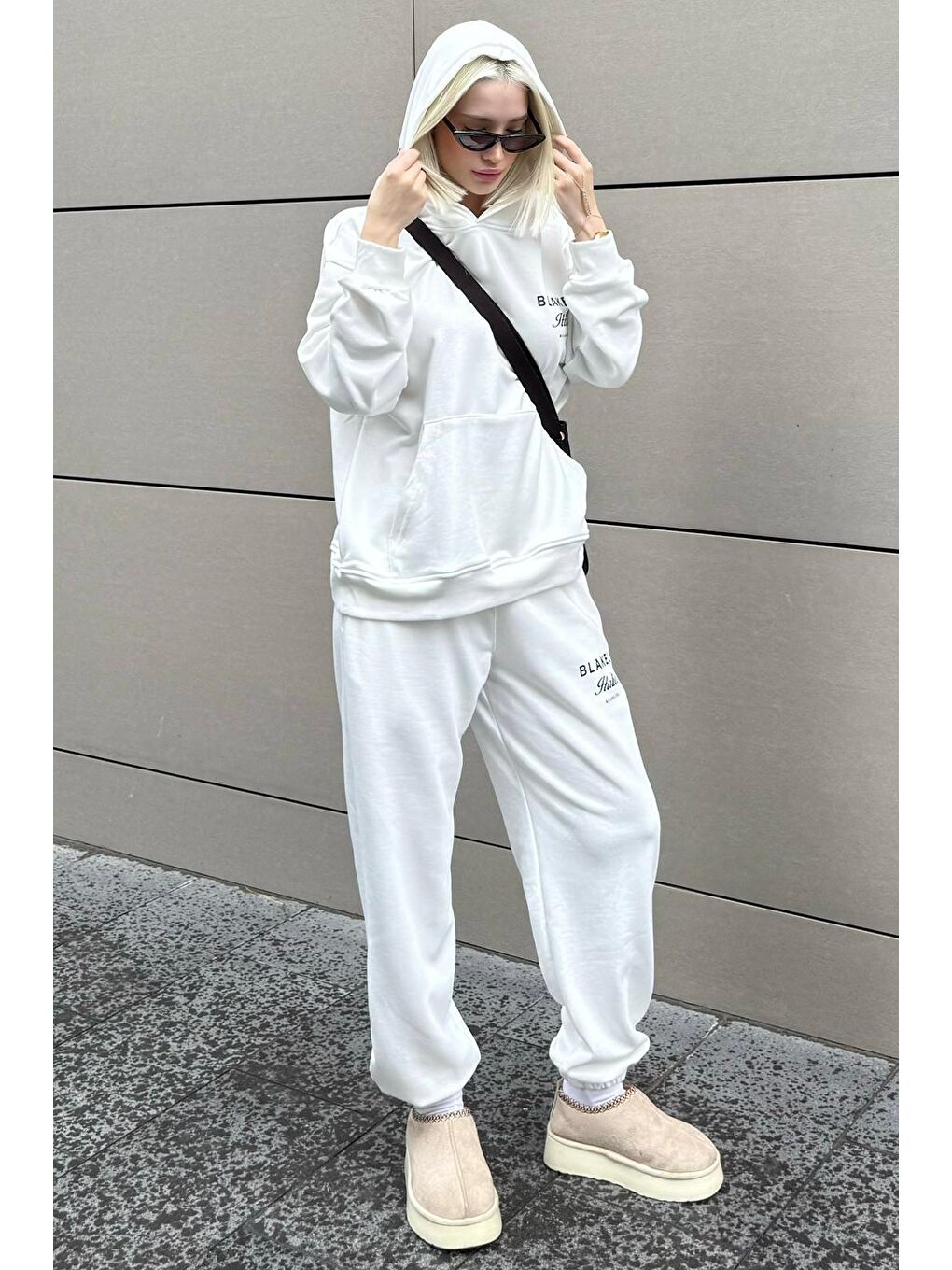 Beyaz Kapüşonlu Sırt Baskılı Kadın Eşofman Takımı Mg2187-5