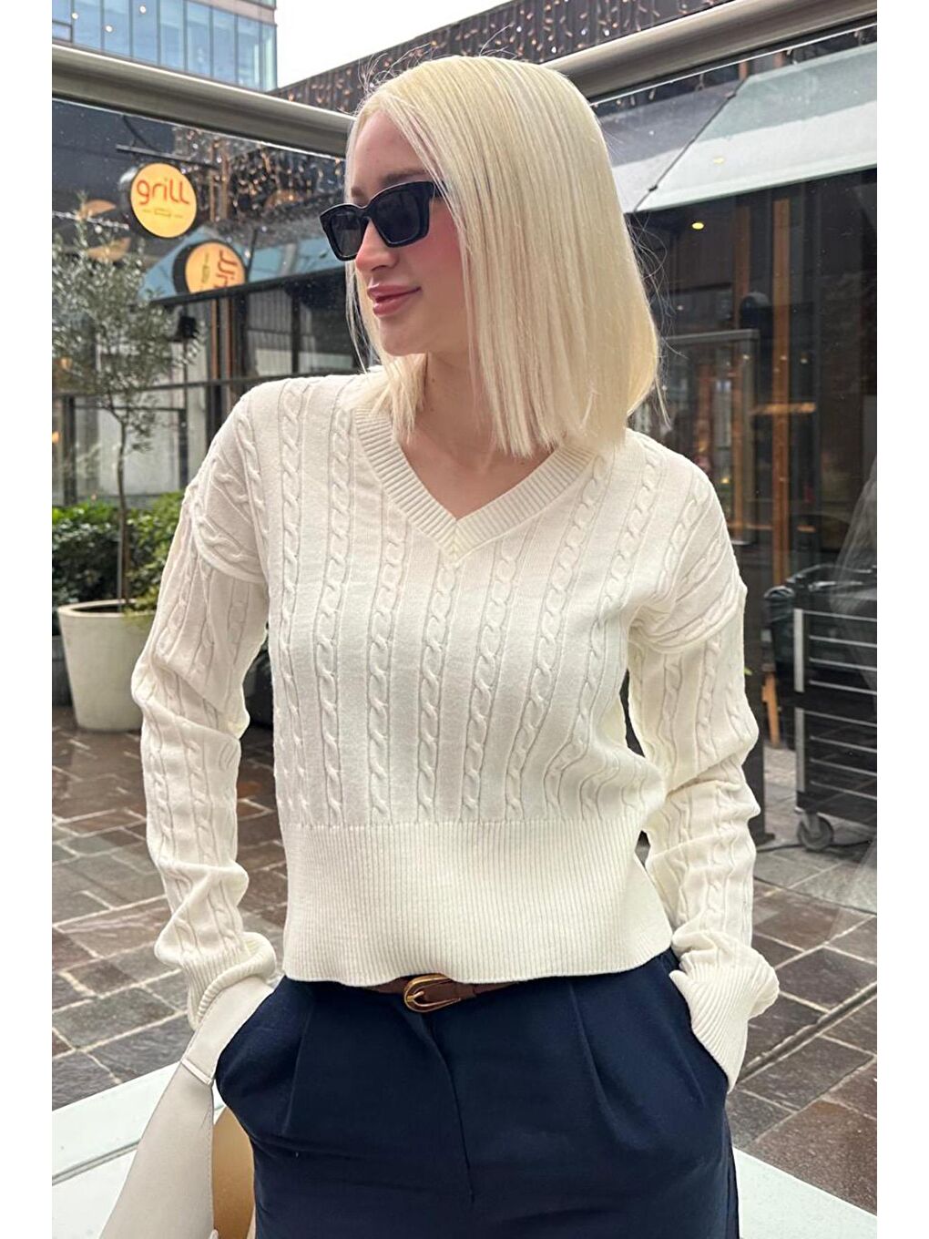 Beyaz Kemik Rengi V Yaka Örgülü Triko Kadın Kazak Mg2257-1