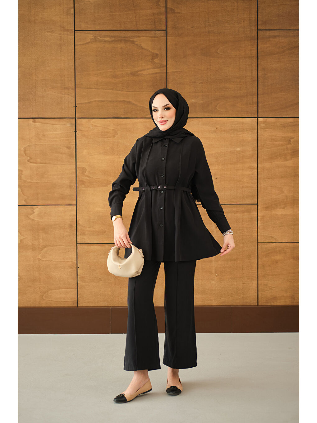 Kadın Kendinden Kemer Geçirme Detaylı Gömlek Yaka Takım Siyah-4