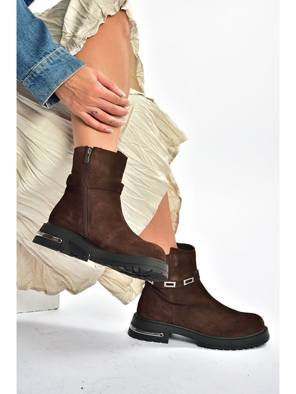 Kahverengi Kadın Bot V555575602-2