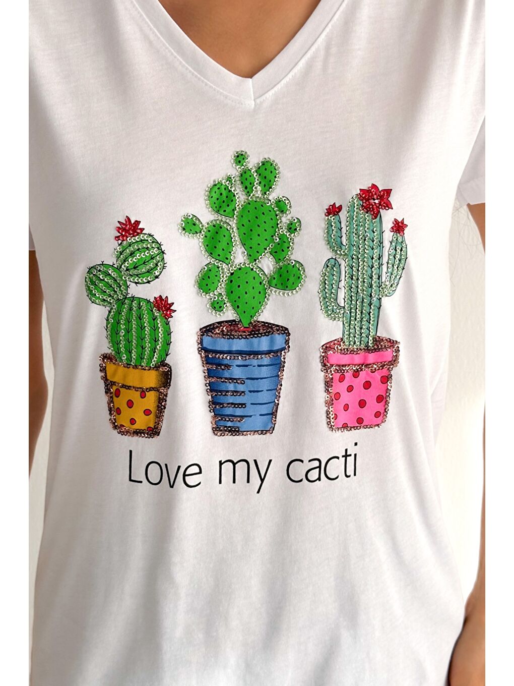 Beyaz V Yaka Kısa Kol Pul Payet Aplikeli Örme Regular Fit T-Shirt-1