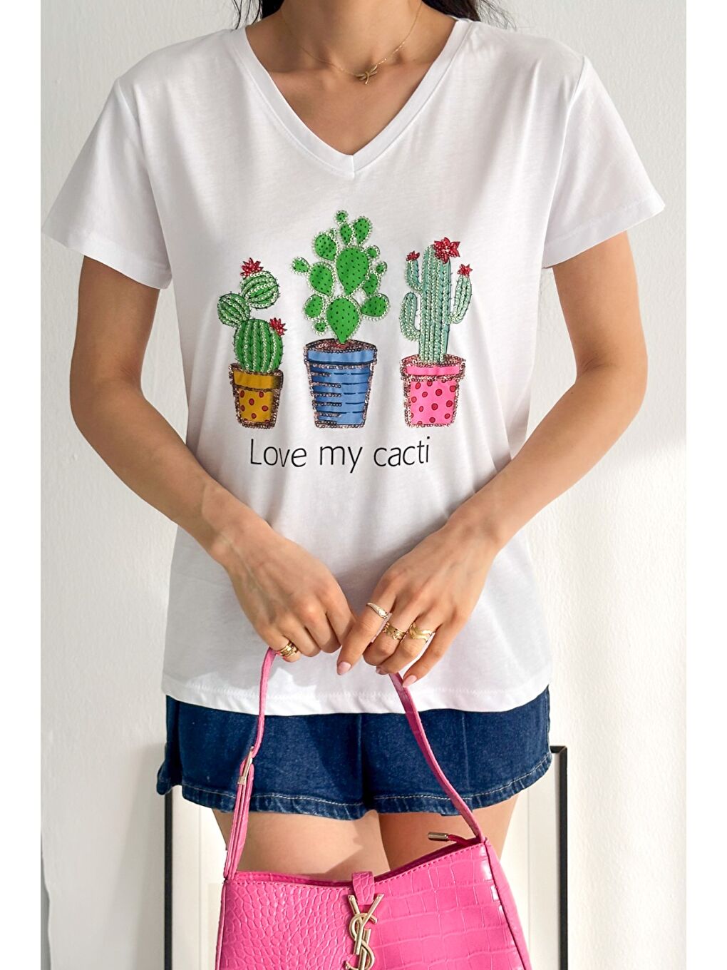 Beyaz V Yaka Kısa Kol Pul Payet Aplikeli Örme Regular Fit T-Shirt-2