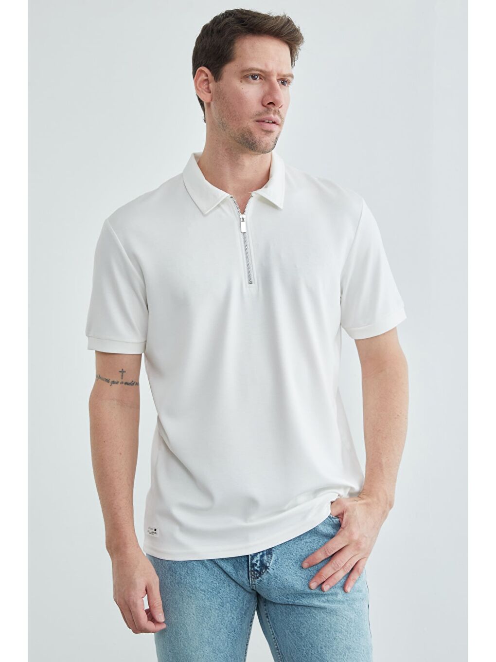 Ekru Yarım Fermuarlı Polo Yaka Tişört-2